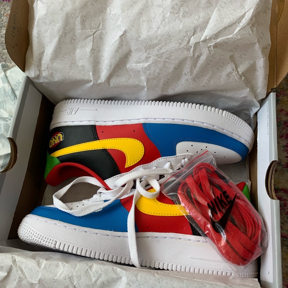 NWT Nike x Uno Air Force 1 size 7 youth / 7 Men’s / 8.5 Women’s (25cm)